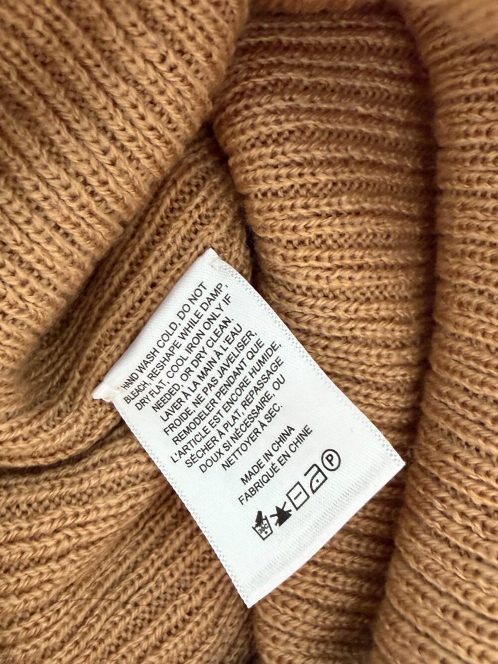 Aritzia Sunday Best Snowflake Ribbed Beanie - Picture 6 of 7